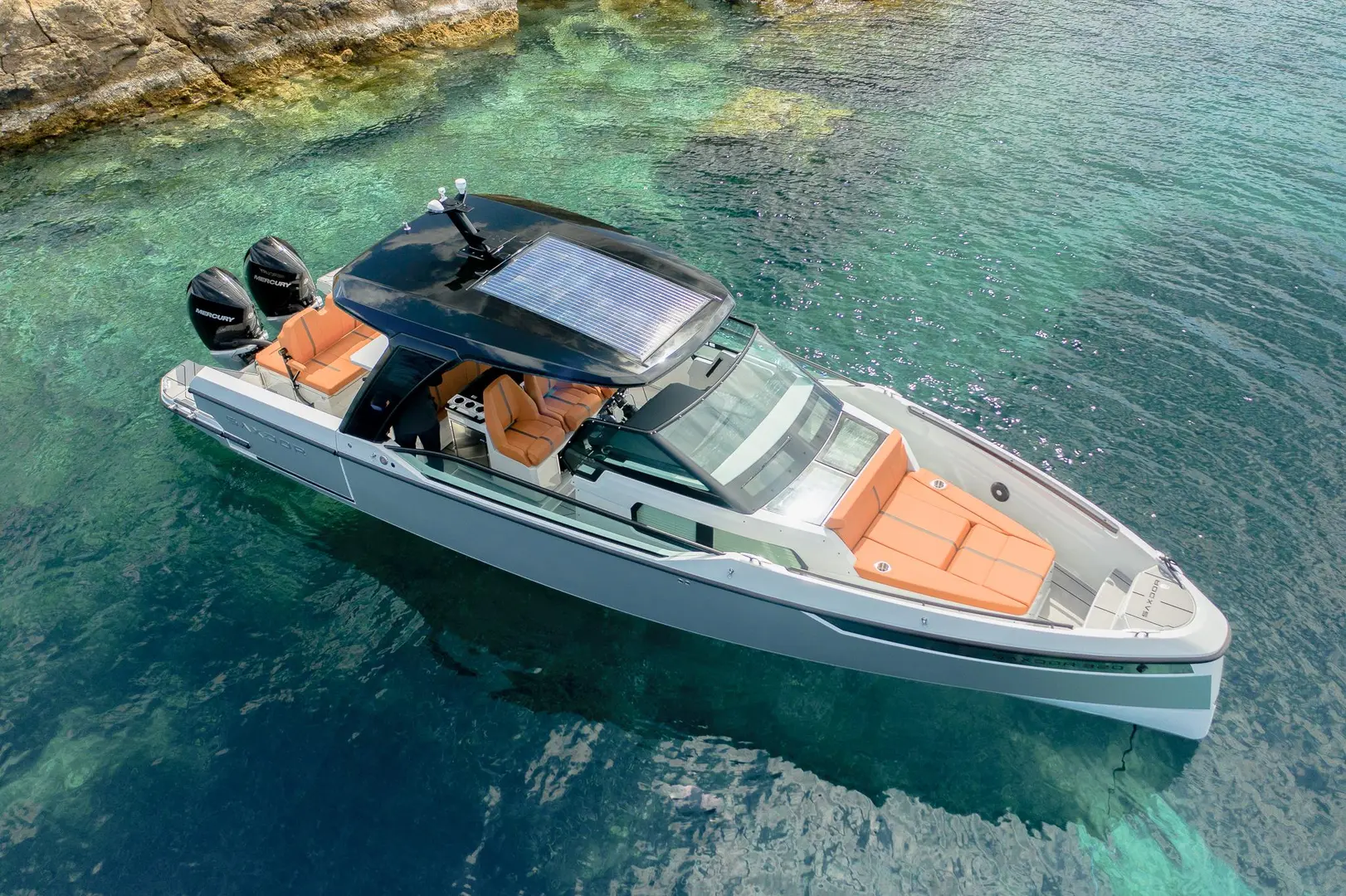Featured image for “Alquilar un barco en Altea: descubre la costa con el Saxdor 320GTO”