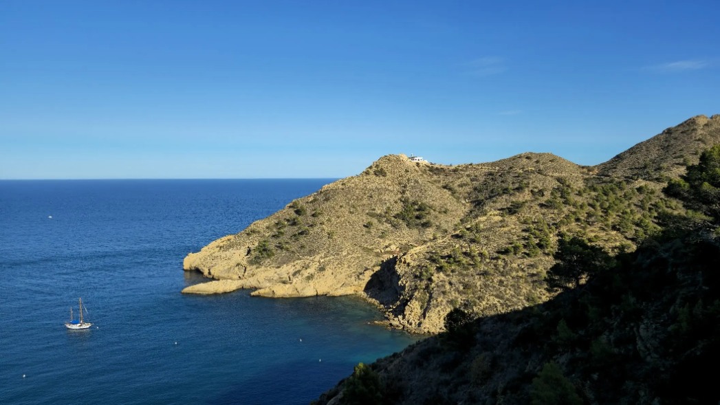 Featured image for “Un día perfecto en el agua: por qué alquilar un barco en Altea es una gran idea”